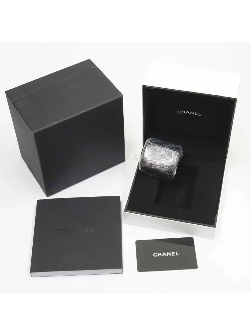 Chanel 33 Watch Diamond White Shell Ceramic Quartz